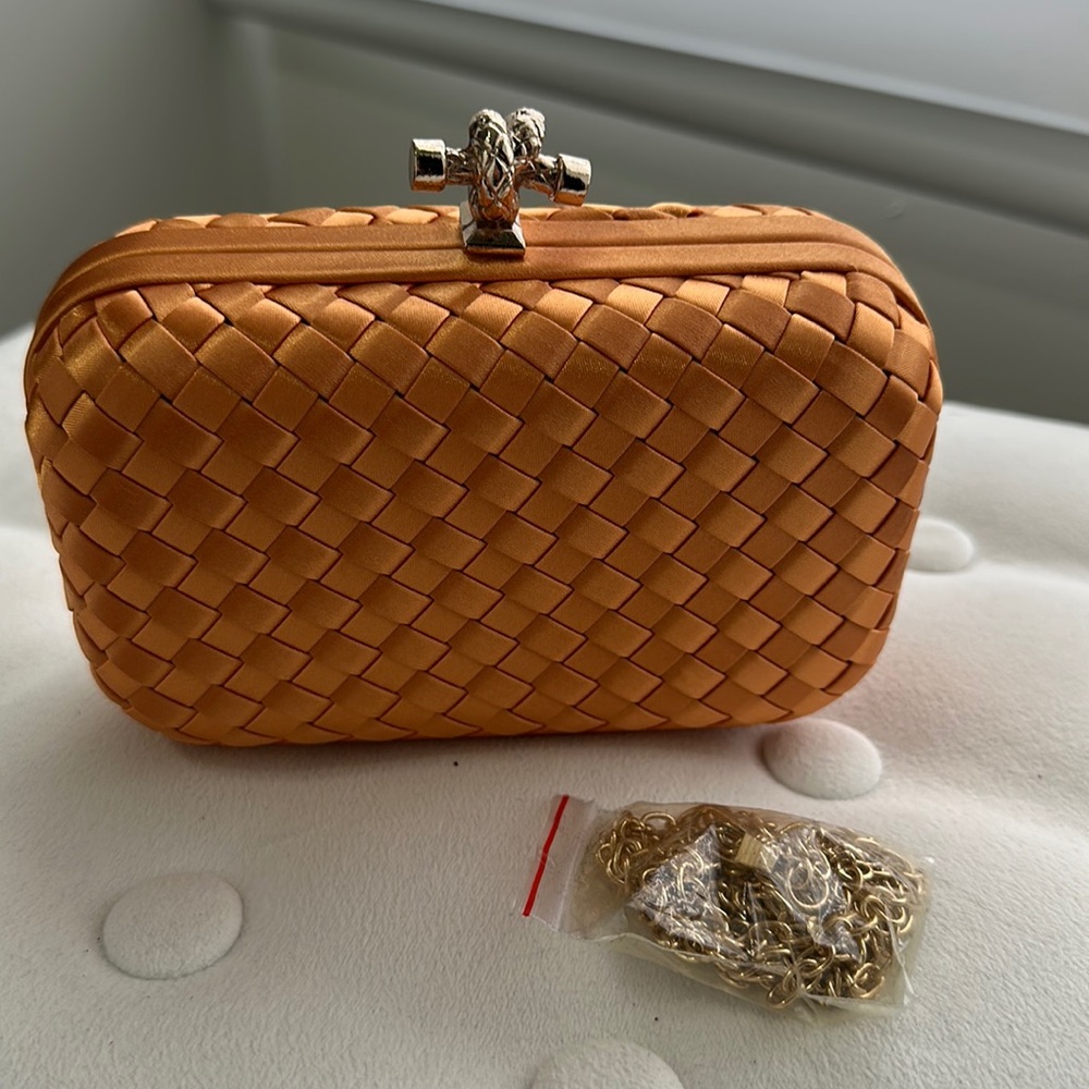 Clutch with chain
